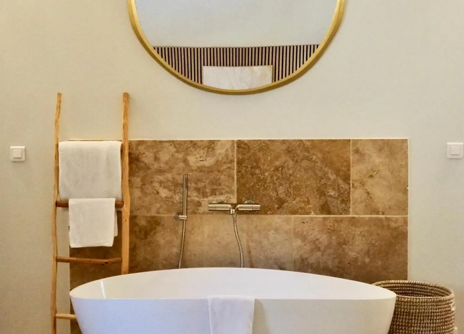 Le Jas De Joucas Hotel-Restaurant