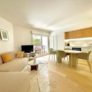 Splendide De Charme Avec Patio, Parking Et à 3 Minutes Appartement